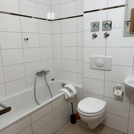 Apartamento Modernes 2-zimmer Mit 4 Einzelbetten, Kueche & Balkon
