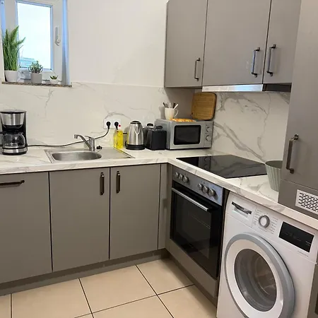 Apartamento Modernes 2-zimmer Mit 4 Einzelbetten, Kueche & Balkon